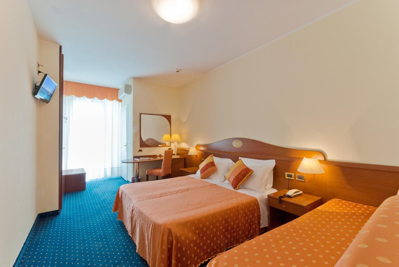 Hotel Montecarlo Bibione Exterior photo